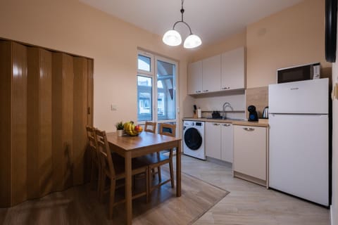 Kitchen or kitchenette, Dining area, dishwasher, minibar, pet friendly, stove, toaster, washing machine, dryer