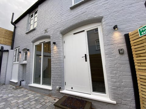 Property building, Patio, Facade/entrance