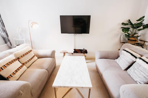 Communal lounge/ TV room, TV and multimedia, Seating area