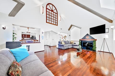 Great Balboa Peninsula Combo House in Balboa Peninsula