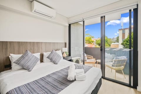 Bed, View (from property/room), Balcony/Terrace, Bedroom, towels, air conditioner