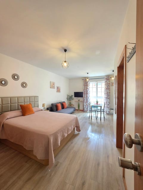 Bed, Living room