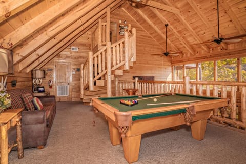 Brown Bear Lodge, Game Room, Awesome Mountain Views, Hot Tub, WIFI!!! House in Sevier County