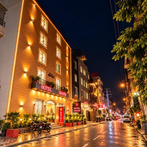 Property building, Night, Street view, Location
