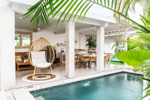 Patio, Day, Garden, Dining area, Garden view, Pool view, Swimming pool, sunbed