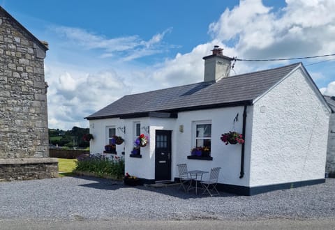 The Speak Easy Cottage Multyfarnham -Two Bedroom House in Longford