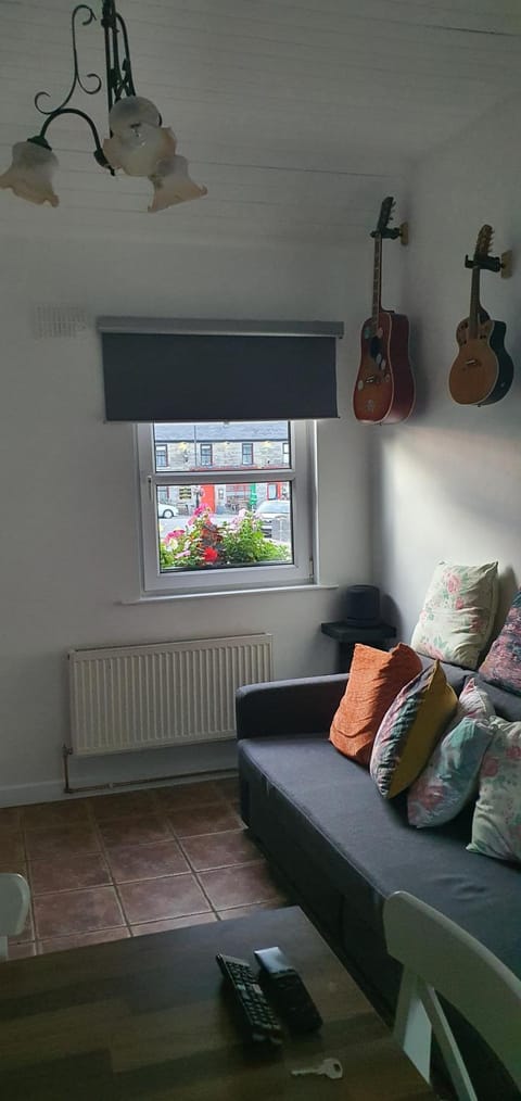 The Speak Easy Cottage Multyfarnham -Two Bedroom House in Longford