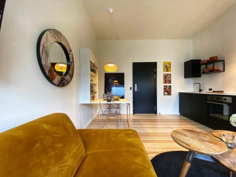 Kitchen or kitchenette, Living room, Seating area, Dining area, pet friendly