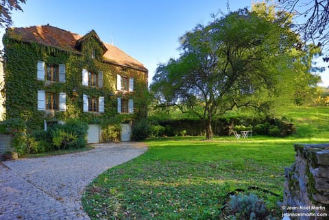 Property building, Garden, Autumn, Location