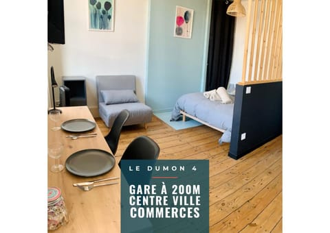 Bed, Seating area, Dining area