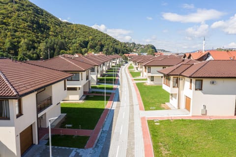 Property building, Neighbourhood