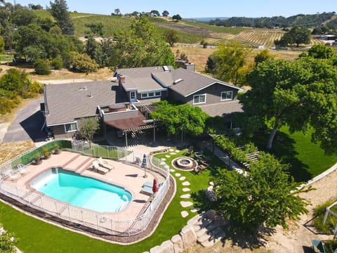 The Vineyard Farmhouse Villa Villa in Paso Robles