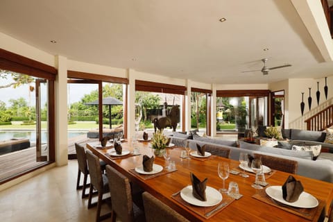 Living room, Dining area, Breakfast