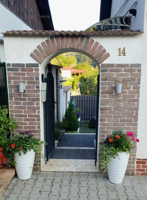 Casa mica Resita House in Timiș County