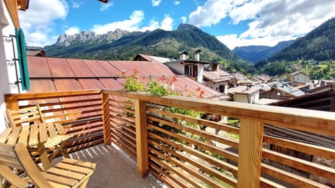 Balcony/Terrace, City view, Mountain view