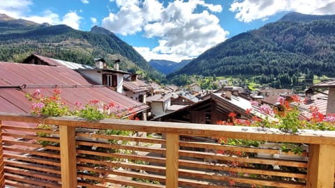 Balcony/Terrace, City view, Mountain view