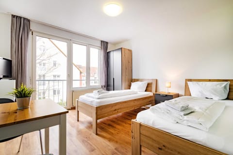 Bed, TV and multimedia, Photo of the whole room, wardrobe