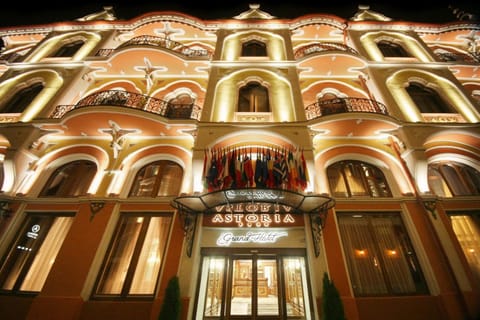 Facade/entrance, Bird's eye view