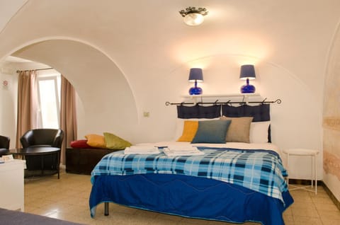 Bed, Photo of the whole room, Decorative detail