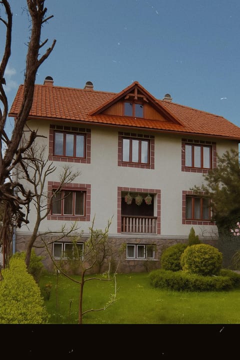 Property building, Facade/entrance, Day, Garden, View (from property/room), Garden view
