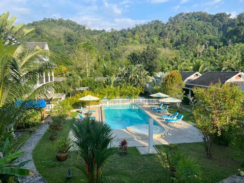 Natural landscape, Mountain view, Pool view, Swimming pool, sunbed