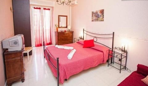 TV and multimedia, Photo of the whole room, Bedroom