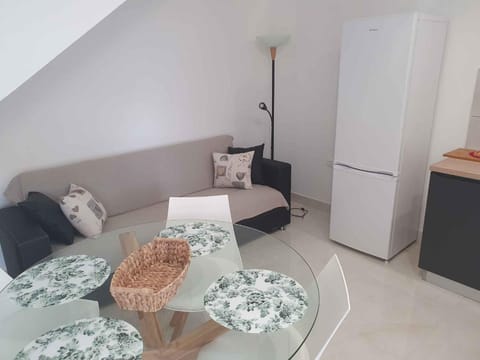 Summer, Living room, Seating area