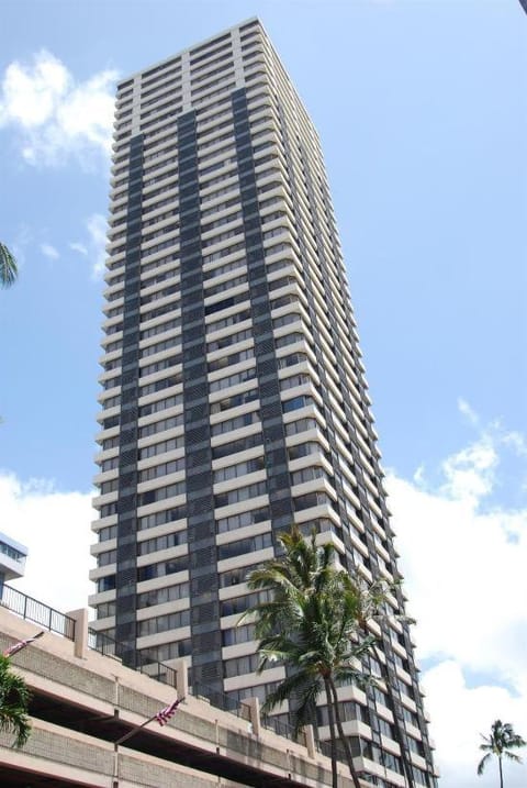 Waikiki beach modern studio No resort fee Best location Apartment hotel in McCully-Moiliili