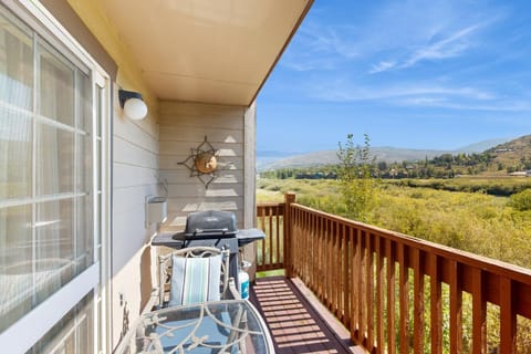 Riverside Treehouse Apartment in Edwards