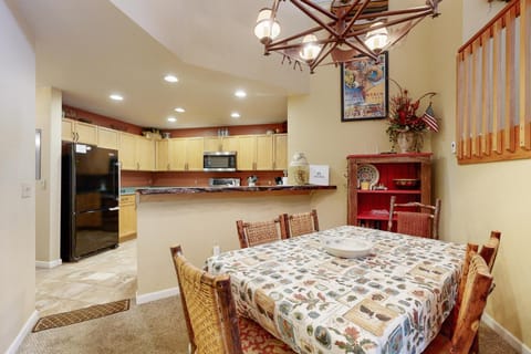 Riverside Treehouse Apartment in Edwards