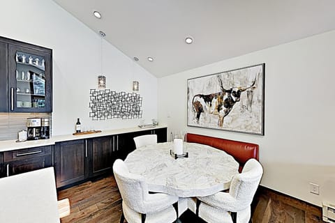 Buck Creek C203 Apartment in Avon