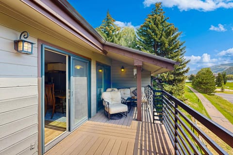 Lakeview Townhome Unit A5 House in Avon