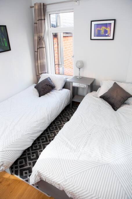Cheerful 2 bedroom house in the heart of Belfast House in Belfast
