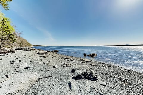 Waterfront Oasis House in Trenton
