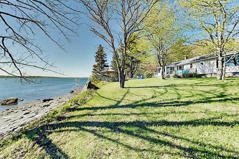 Waterfront Oasis House in Trenton
