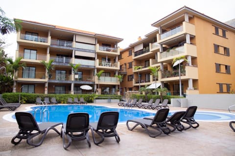 Day, Pool view, Swimming pool, sunbed