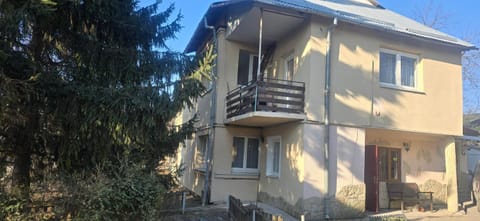 Property building, View (from property/room), Balcony/Terrace