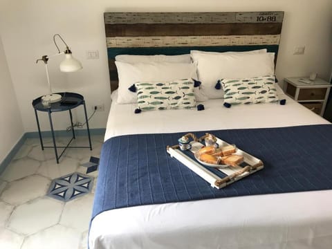 Bed, Bedroom, Food