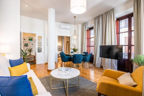 TV and multimedia, Living room, Seating area