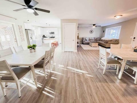 PET FRIENDLY/PING PONG/GAME ROOM!FAMILY GATHERING House in Black Forest