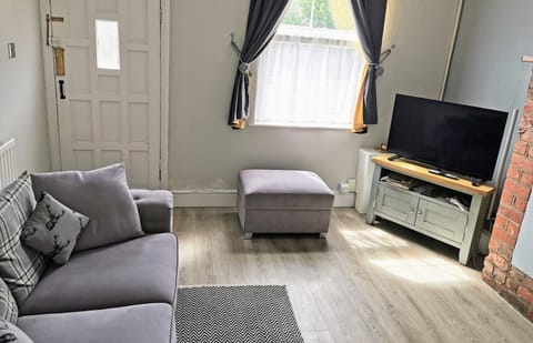 Communal lounge/ TV room, TV and multimedia, Living room