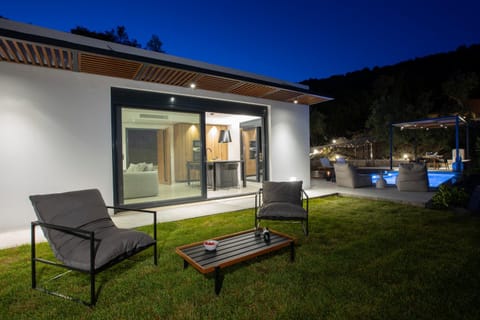 Patio, Garden, Swimming pool