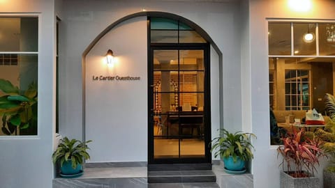 Facade/entrance