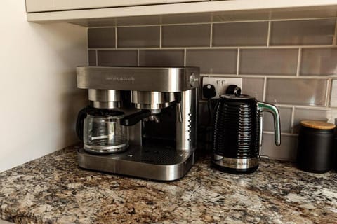 Coffee/tea facilities, Kitchen or kitchenette, Communal kitchen