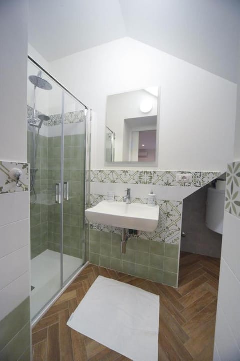 Shower, Bathroom, Bath, towels