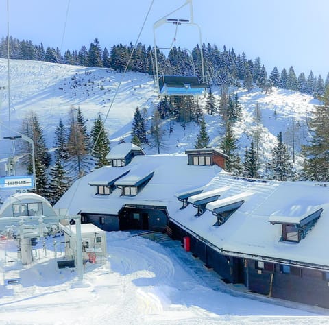 Property building, Day, Natural landscape, Activities, Winter, Skiing