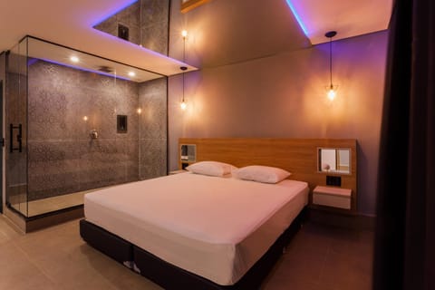 Shower, Bed