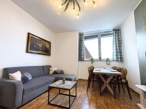 TV and multimedia, Kitchen or kitchenette, Living room, Dining area