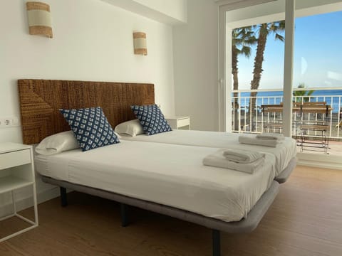 Photo of the whole room, Bedroom, Sea view