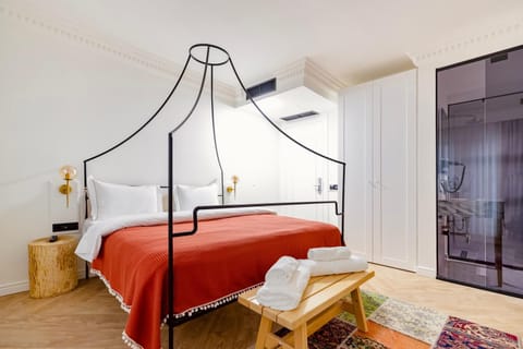 Bed, Bathroom, Photo of the whole room, Bedroom, towels, air conditioner